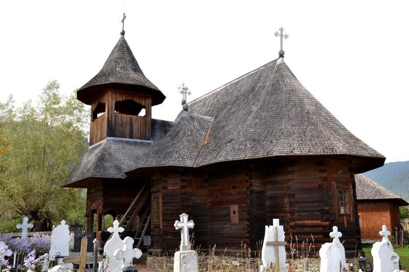 Biserica - vedere exterioară